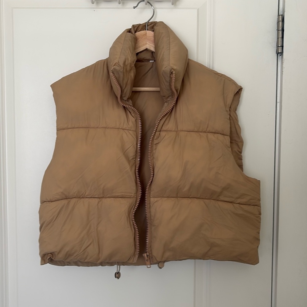 Cropped puffer vest